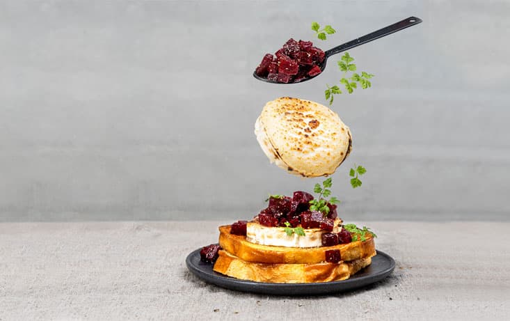 Ugnsgratinerad chèvre och rödbetsröra - Recept | Pågen